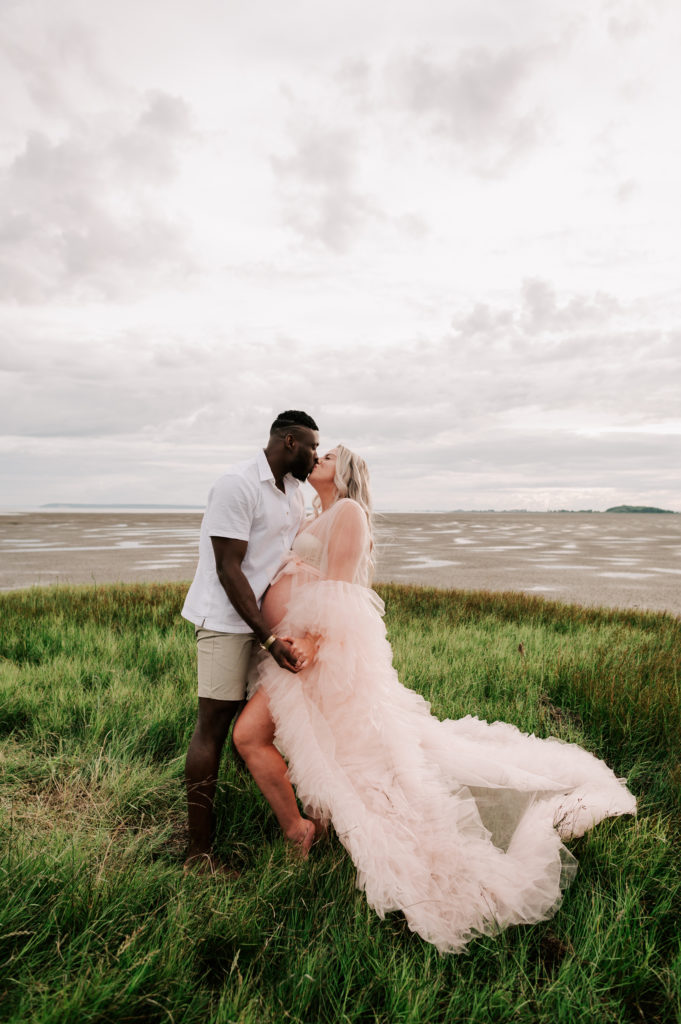 L & T sunset maternity | Langley Photographer - The Cheeky Club