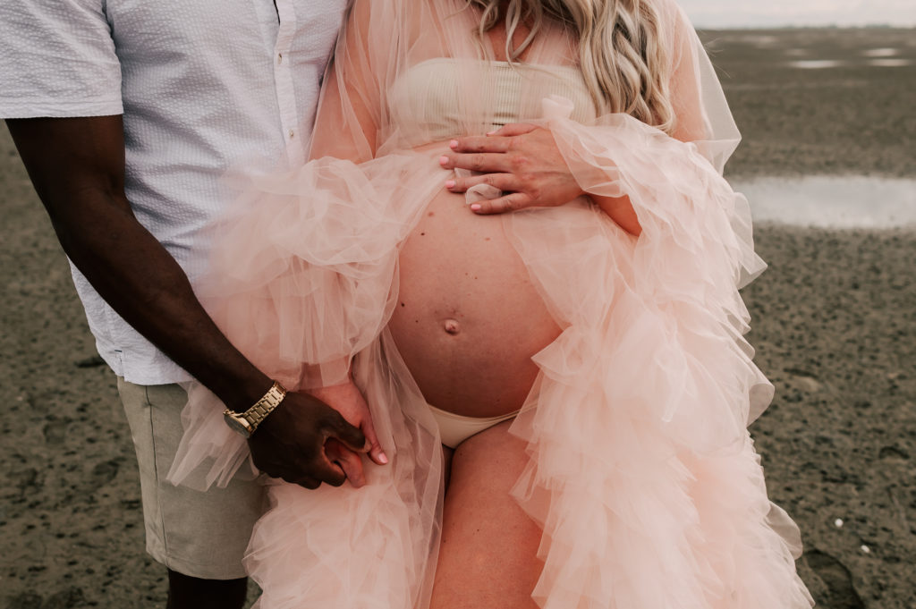 L & T sunset maternity | Langley Photographer - The Cheeky Club