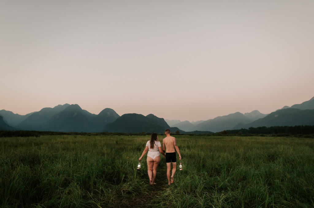 Pitt Lake Cheeky Couples Photoshoot | Fraser Valley Boudoir Photographer The Cheeky Club