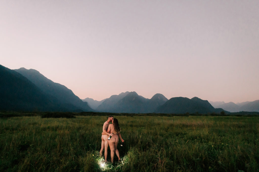 Pitt Lake Cheeky Couples Photoshoot | Fraser Valley Boudoir Photographer The Cheeky Club